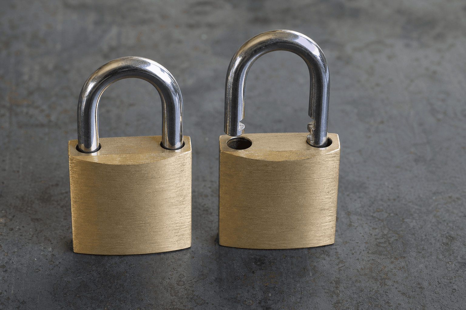 open vs closed shackle locks
